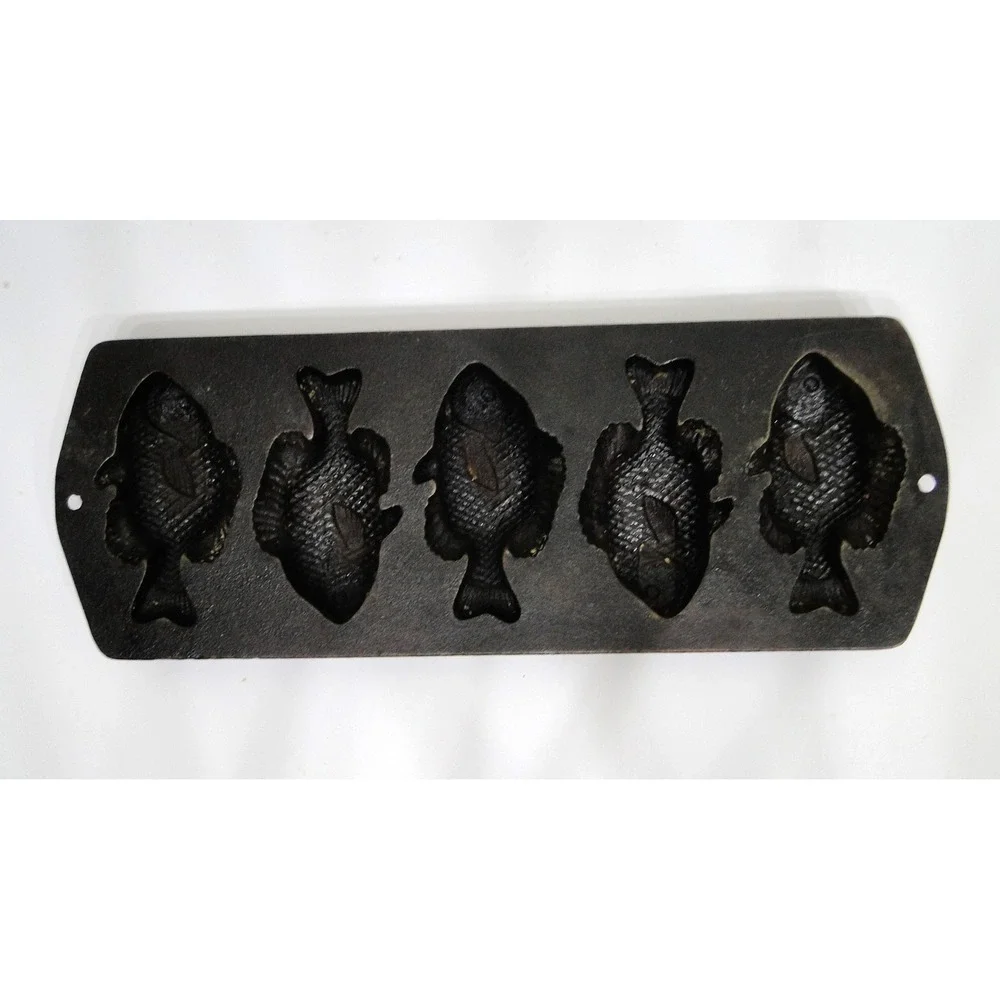 Lodge Cast Iron Perch Pan 5 Fish Mold Cornbread Bakeware 5PP2 Vintage Style